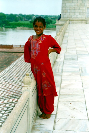 Petite fille en rouge II